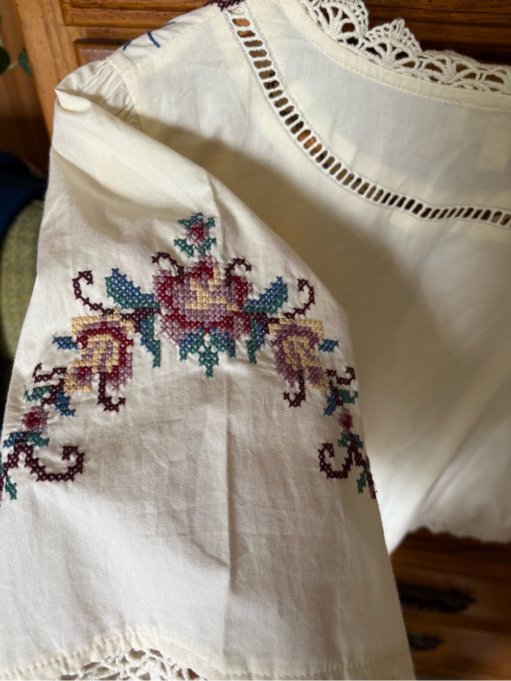 100% cotton Embroidered Cream tie front Top with Lace Trim - Picture 5 of 6